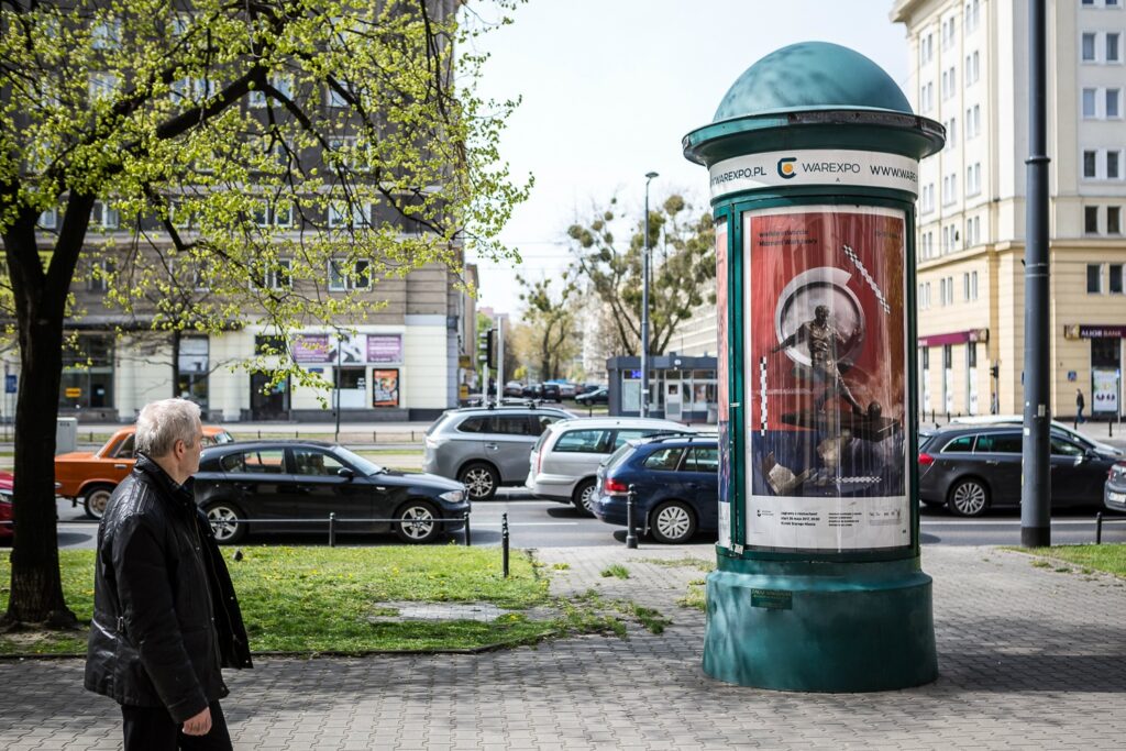 Słupy z plexi Metropolis
